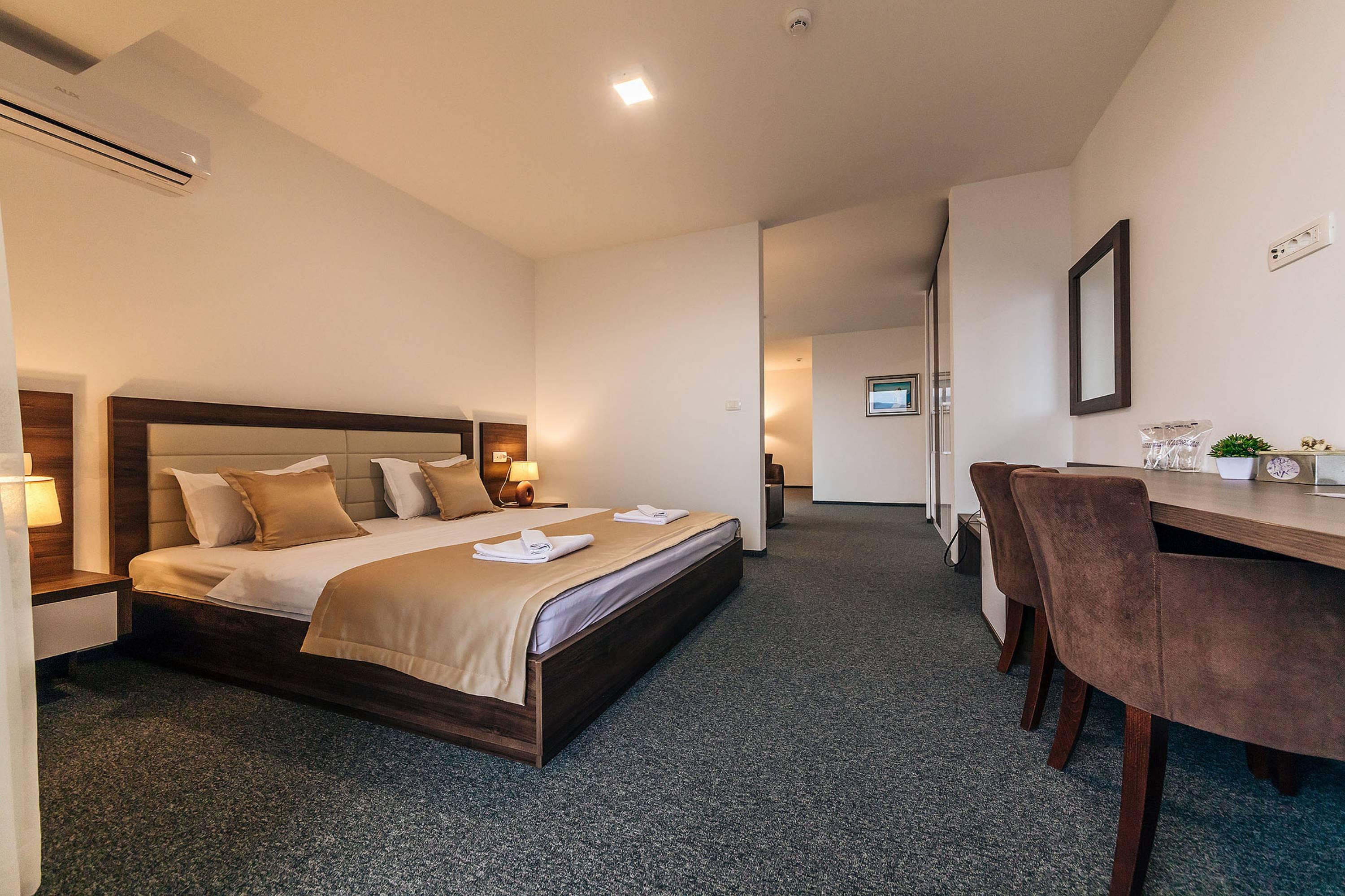 Hotel Sokoline Mandici Экстерьер фото